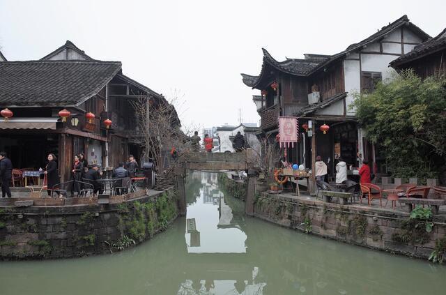 向上跳的香蕉
