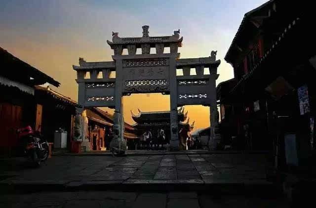 亲子信任危机：李锋教育助力家长打破障碍，重筑和谐关系的秘诀