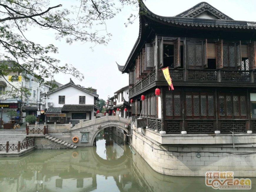 深中华A九连板，核心为珠宝黄金业务，黄金股多股上涨